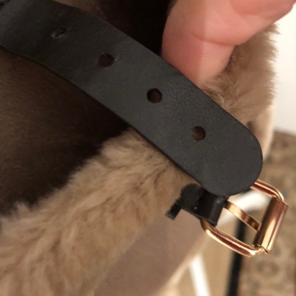 Calvin Klein suede w/ pockets 70” faux fur scarf - Picture 5 of 5